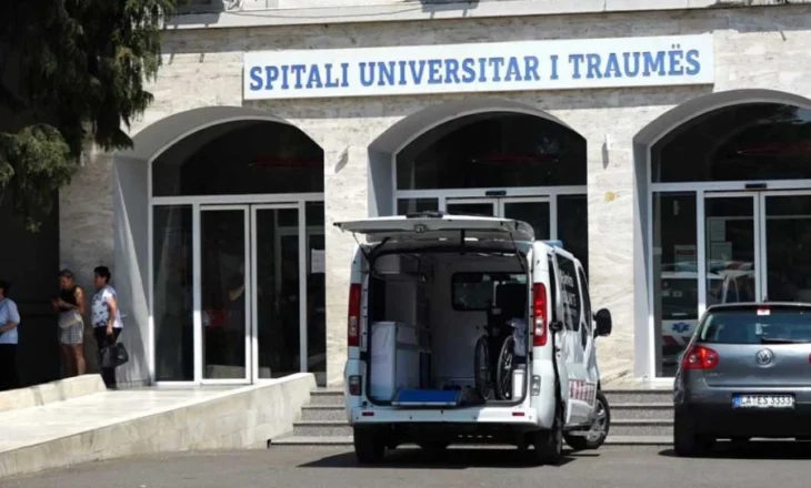 Në gjendje të rëndë dhe e intubuar, 17-vjeçarja nga Vlora mbërrin tek Trauma