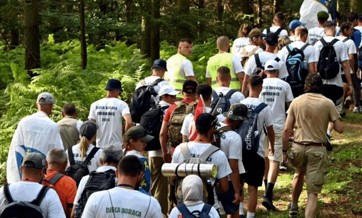 Në kujtim të viktimave të Srebrenicës, mijëra pjesëmarrës nisin Marshin e Paqes