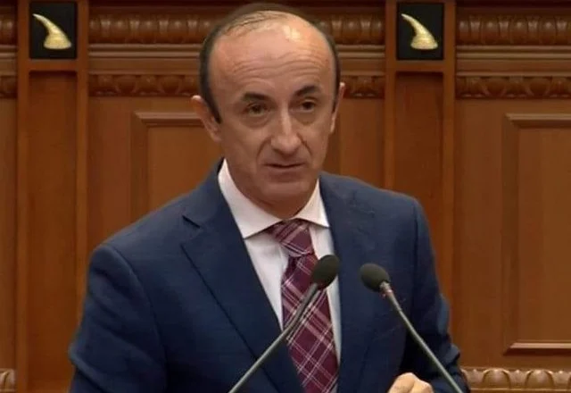 “Në parlament, duhet të…”/ Seanca plenare sot, shpërthen deputeti: Opozita nëse nuk bën teatër, duhet të reagojë
