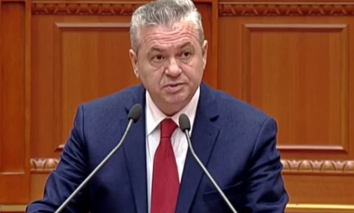 “Nëse PD do vazhdojë akoma me këta b*thecë…”, Murrizi ironizon drejtuesit e PD: ‘Revolucioni’ do ndryshket me mendjen e çdo idioti politik