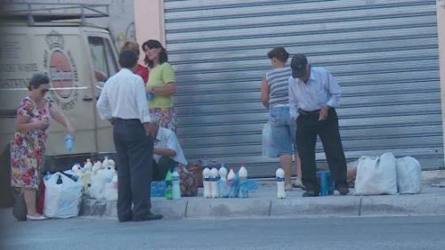 Nesër nis “lufta” me qumështin, do të sekuestrohen shishet pa faturë