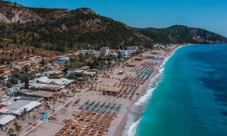 “New York Times” përzgjedh Dhërmiun ndër destinacionet më të mira turistike globale