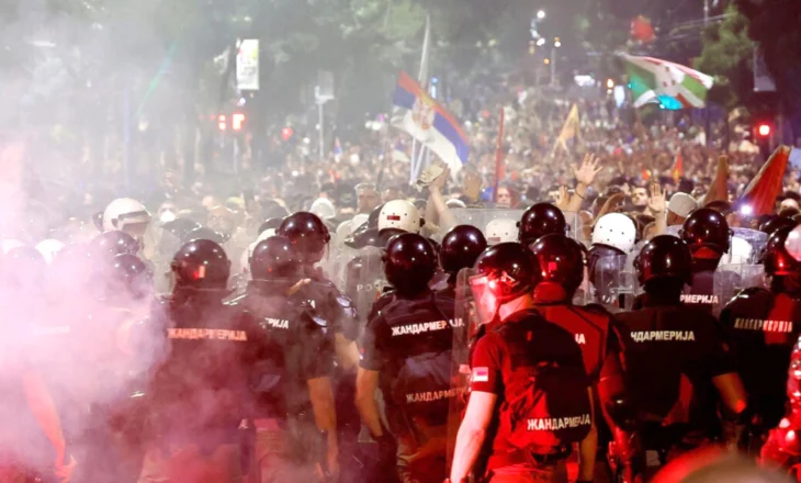 Nga gabimi në gabim, Vuçiçit po i del jashtë kontrollit, ja pse protestat janë drejt një pike kthese