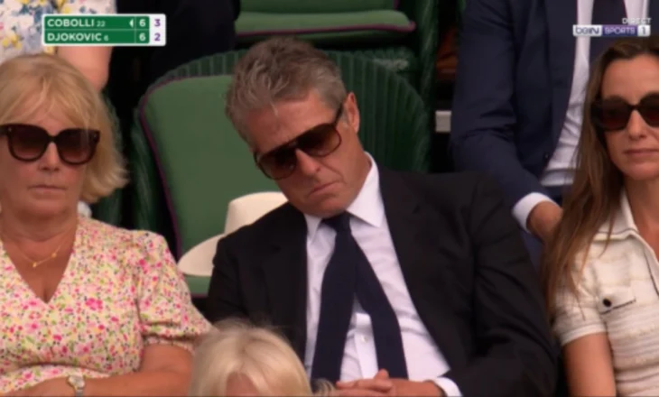 Një sy gjumë gjatë ndeshjes në Wimbledon, aktori britanik rrëmben vëmendjen! “Harrohet” çerekfinalja mes Cobolli dhe Djokovic