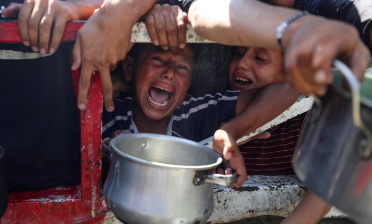 ‘Njerëzit në Gaza, kufoma në këmbë’/ UNWRA ngre alarmin: Nuk janë as të vdekur as të gjallë, po vdesin nga uria
