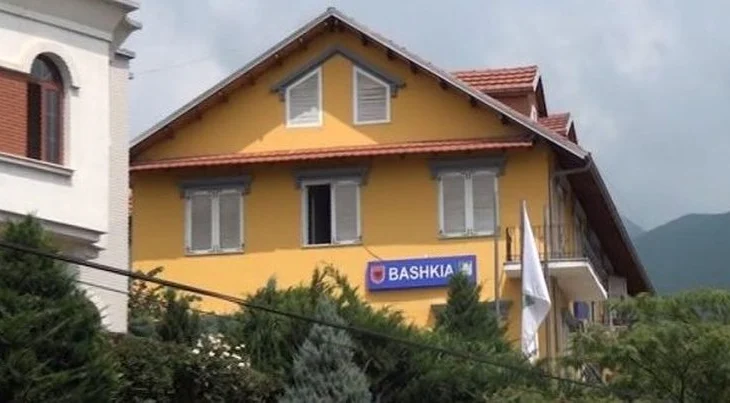 Nuk mbetet mbrapa as qarku i Dibrës/ Paraqesin dorëheqjen 35 drejtues të Njësive Administrative