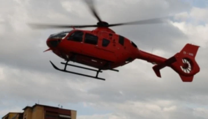 Nuk ndjehej mirë teksa po notonte në Ksamil/ Turisti turk transportohet me helikopter drejt Tiranë