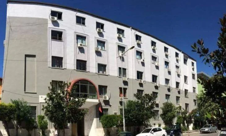 Nuk nxori urdhër për kontrollin e kopshteve dhe çerdheve pa licenca, Gjykata e Durrësit pezullon kreun e Arsimit Parauniversitar