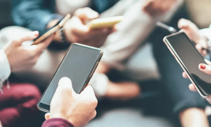 Numri i përdoruesve të telefonisë celulare ra përsëri në tremujorin e parë