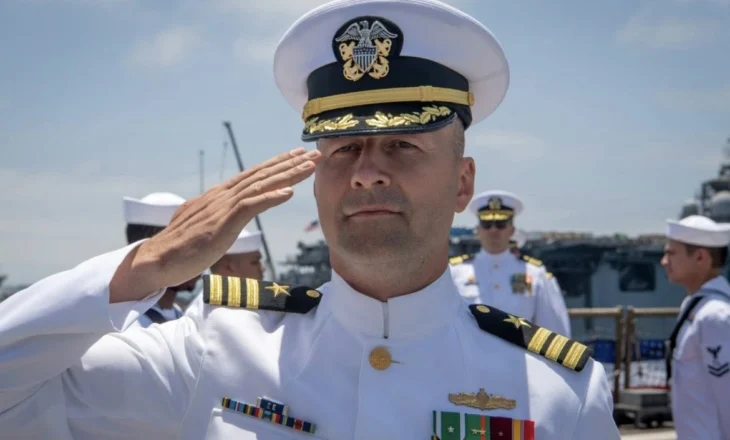 Oficeri nga Shqipëria merr detyrën si Komandant i USS Pearl Harbor, ja urimi i Ambasadës së SHBA