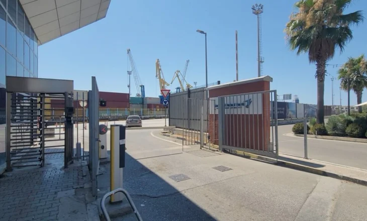 “Pa bukë e ujë…” 9 marinarë të huaj, prej muajsh të bllokuar në portin e Durrësit