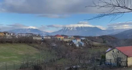 Paguan qeveria, mund të riparoni falas çatinë ose të vishni muret e shtëpisë