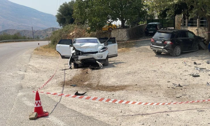 Pamje nga aksidenti tragjik në Memaliaj, humb jetën fëmija 7 vjeç, si ndodhi përplasja me makinën e ukrainasit (FOTO)
