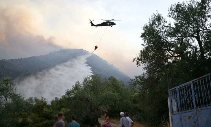 Pamje që tregojnë situatën alarmante në Kalasë, në ndihmë edhe një helikopter Black Hawk (FOTO)