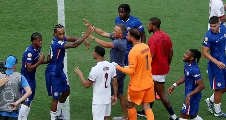 Pamje të shëmtuara pas finales së Botërorit të Klubeve, Luis Enrique godet sulmuesin e Chelsea
