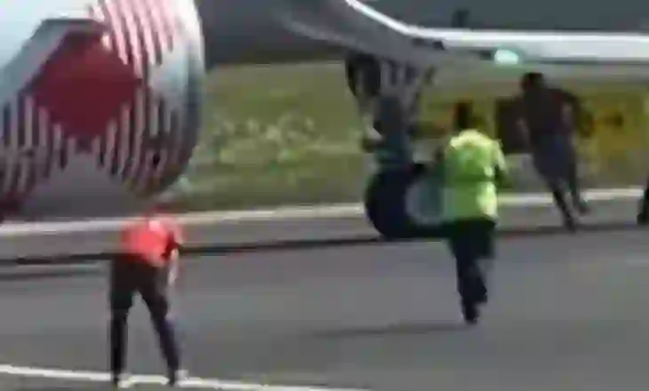 Pamjet e rënda/ Momenti kur 35-vjeçari thithet nga motori i avionit në aeroportin e Bergamos