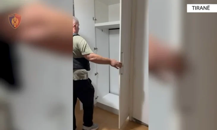 PAMJET/ Kthyen dollapin e rrobave në hyrje për në dhomën ku krijonin pasaportat