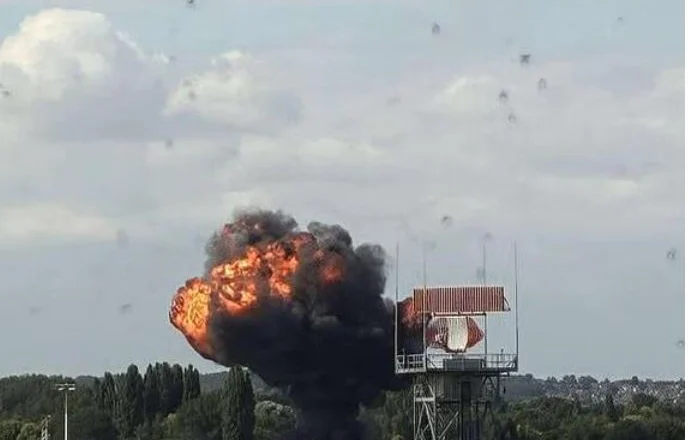 Panik në aeroportin e Southend në Angli, avioni rrëzohet pak minuta pas ngritjes nga pista (VIDEO)