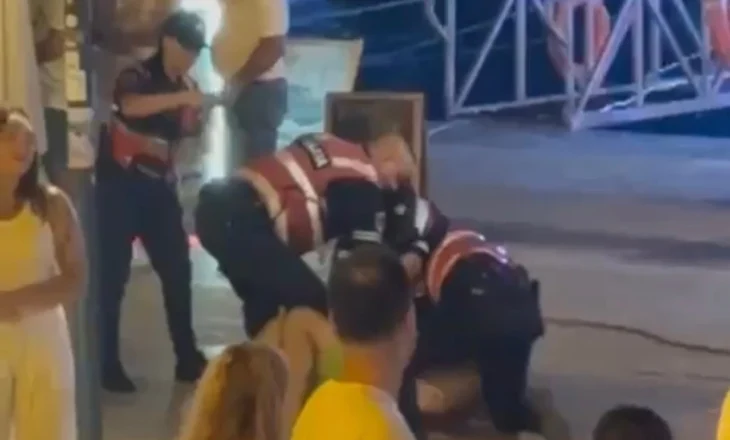 Panik në Sarandë! Turisti nxjerr thikën dhe terrorizon pushuesit e tjerë, neutralizohet nga policia