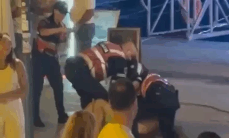 Panik në Sarandë! Turisti nxjerr thikën dhe terrorizon pushuesit