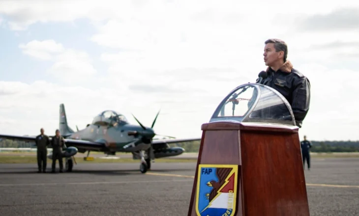 Paraguai merr gjashtë avionë luftarakë nga Brazili për të luftuar trafikun e drogës