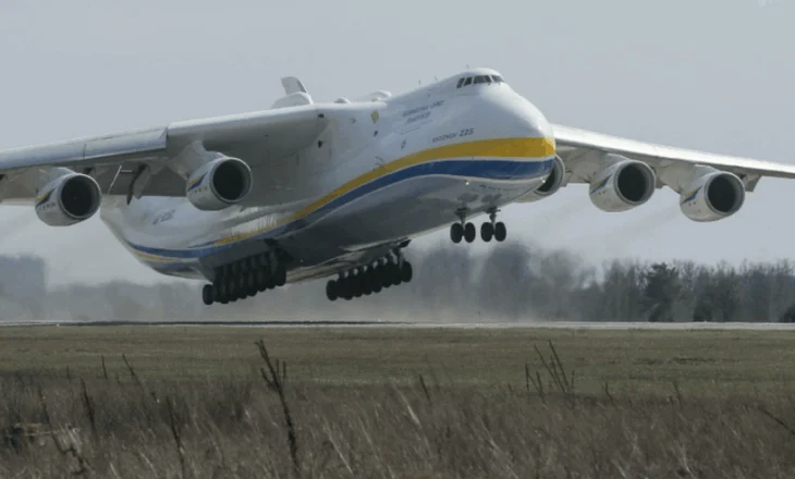 Pas 3 vitesh në tokë gjigandi i qiellit ‘Antonov’ fluturon fshehurazi nga Ukraina, revoltë në Moskë