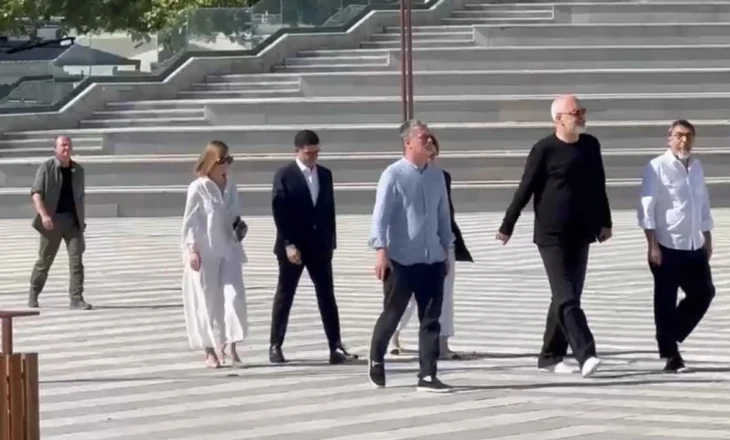 Pas dorëheqjes së drejtorëve dhe aksionit të Task Forcës/ Kryeministri Rama mbërrin sërish në bashkinë e Vlorës