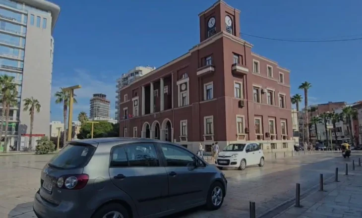 Pas Fierit, Rama shkon në bashkinë e Durrësit! Pak para mbërritjes, autoritete aksion për lirimin e hapësirave publike
