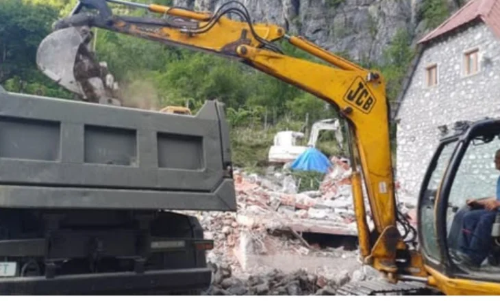 Pas prishjes së ndërtimeve pa leje, nis pastrimi i inerteve në Theth! Rama: Do hiqet çdo mbetje e objekteve që u bënë në dhunim ekstrem të ligjit për zonat e mbrojtura