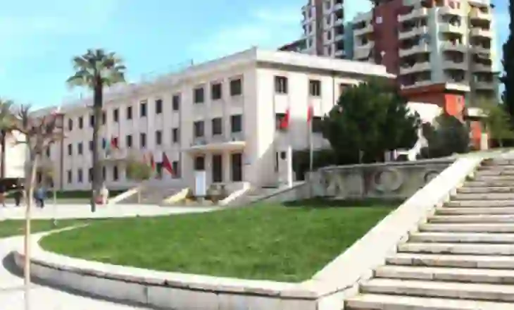 Pas urdhrit të Ramës/ Balluku u kërkon 13 drejtorëve të bashkisë Lushnjë dhe 15 kryetarëve të njësive të japin dorëheqjen