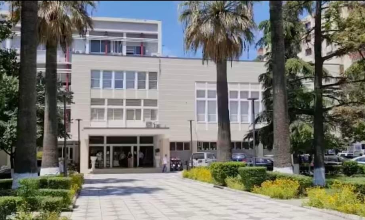 Pas Vlorës, goditja e radhës në Fier/ Rama kërkon dorëheqjen e të gjithë drejtorëve që varen nga Bashkia