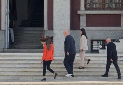 Pasi “shkundi” bashkinë e Fierit, Rama mbërrin në Durrës për takimin e radhës me drejtuesit vendorë dhe deputetët