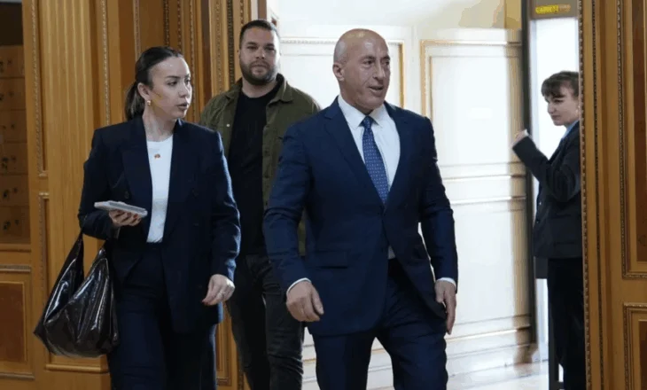 PDK dhe AAK: Kërkesa e Osmanit për Kushtetuesen i jep kohë Vetëvendosjes