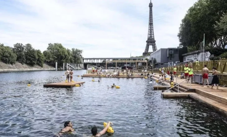 Për herë të parë pas më shumë se 100 vitesh, Parisi lejon qytetarët që të lahen në Senë