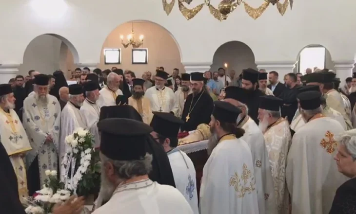 Përcillet për në banesën e fundit Mitropoliti i Gjirokastrës, mesha u mbajt nga kryepeshkopi Joan