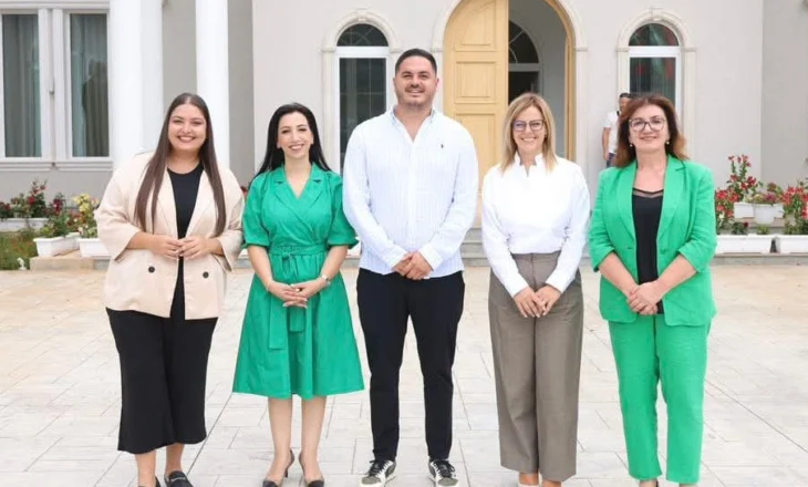 Përfaqësues të PS në Elbasan dhe Ambasadori i Turqisë vizitë në Teqenë e Madhe për ditën e Ashures
