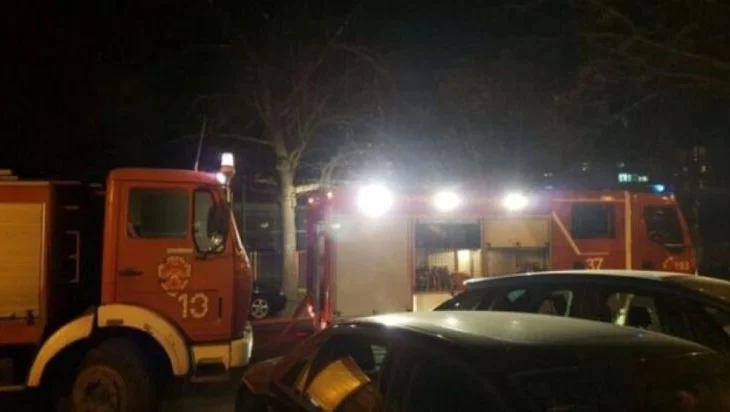 Përfshihet nga flakët një magazinë me lëndë drusore në Kurbin