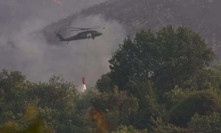 Përkeqësohet situata me zjarrin në Kalasë, ndërhyn nga ajri helikopteri