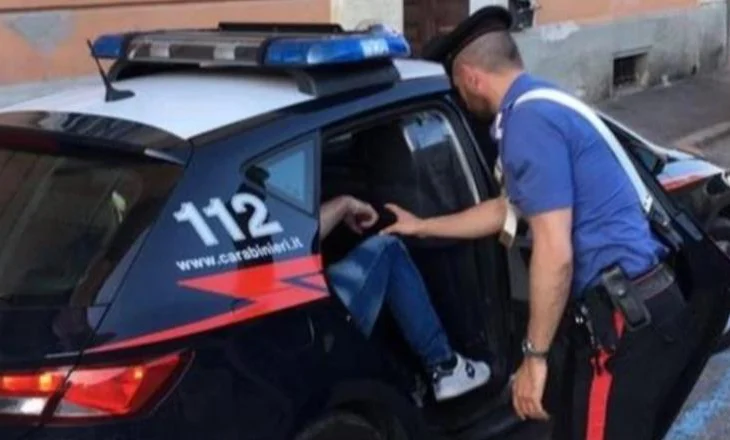 Përleshja mes shqiptarëve zbulon arsenalin e armatimit, arrestohet 36-vjeçari në Itali