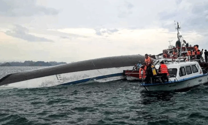 Përmbytet anija turistike në Vietnam, 38 viktima mes tyre edhe fëmijë