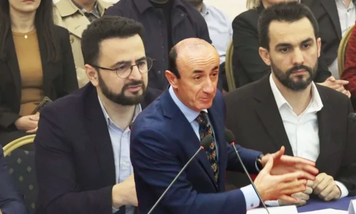 Përplasja te “Nisma Shqipëria Bëhet”, ironizon Sula: Kur do t’i bësh gropën tjetrit dhe bie vetë, e paralajmërova…