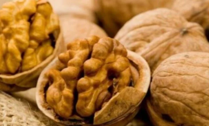 Pesë ushqimet e shëndetshme që duhet t’i shtoni dietës tuaj, ja cilat janë ato