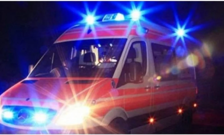 Plagoset me thikë një i ri në Vlorë