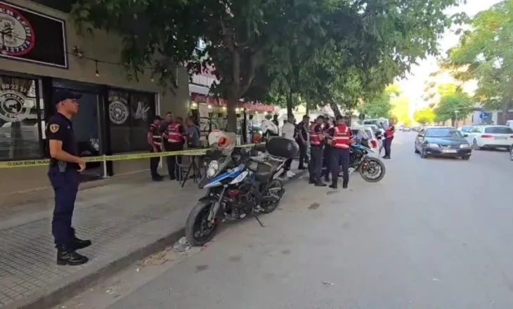 Plagosja me thikë në zemër e 25-vjeçarit në Vlorë, si nisi konflikti brenda berberhanes