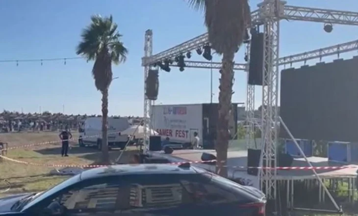 Po punonte në skenën ku do të mbahej koncerti, dalin pamjet nga vendi ku humbi jetën 32-vjeçari