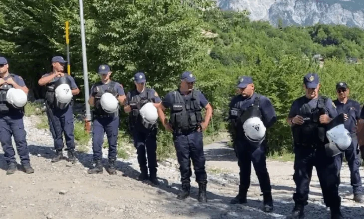 Policët në rresht dhe fadromat në punë, vijon aksioni i shembjeve në Theth