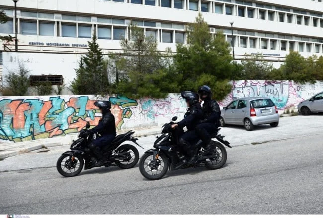 Polici grek bashkëpunonte me shqiptarë për drogën në Mykonos, atij dhe partneres shqiptare u zbulohen 5 mln euro