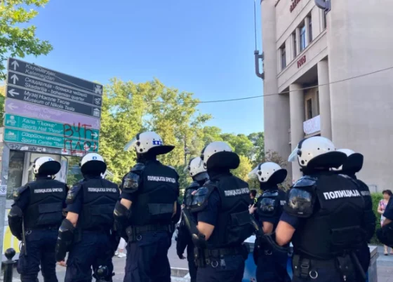 Policia heq bllokadat, disa të ndaluar në Serbi