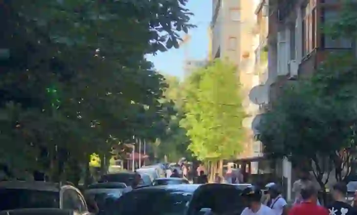 Policia në ndjekje të një automjeti në rrugën “Myslym Shyri”, përplasen 4 makina