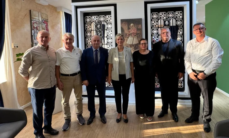 Presidenti Duka pritet në një takim zyrtar nga Kryetarja e Komunës së Preshevës